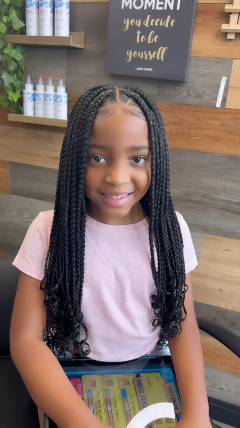 Fashionably Ebb 💙🧜🏽‍♀️’s Instagram post: “Its the kiddos for me today 🥰 Medium Kiddie Knotless (please book according to age group) www.fashionablyebb.com #jaxbraids #jaxbraider…” Frankie Hairstyle, Hairstyles For 10 Year Girl Black Braids, Kids Knotless Braids With Curls, Beautiful Kids Pictures, Braids For Girls Hair Black, African American Girls Hairstyles Kids, Braids Girls Kids, Kids Knotless Box Braids With Curly Ends, Hairstyle For Black Girls Kids