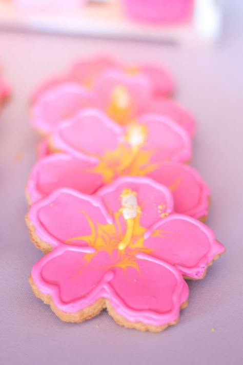 Pink Hawaiian Party, Hibiscus Flower Birthday Party, Hibiscus Birthday Party, Flamingo Birthday Party Food, Coconut Girl Birthday Party, Hawaii Birthday Party Ideas, Flamingo Party Food, Hibiscus Cookies, Flamingo Birthday Party Ideas