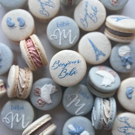 🇫🇷 A French themed baby shower obviously needs luxurious French macarons! How sweet is this set 🥹 This theme was absolutely on my wishlist for this year! French blue, French macarons, French bébé 👶🏻 French Cafe Baby Shower Theme, French Themed Baby Shower Ideas, French Market Baby Shower Theme, Bonjour Bebe Shower Theme, French Baby Shower Theme, Baby Shower Macarons, Paris Baby Shower Theme, Blue Macarons, Shower Vibes