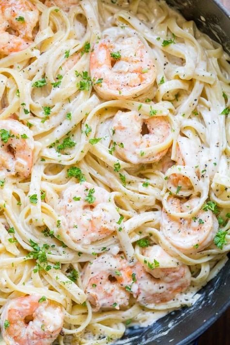 Creamy Shrimp Pasta reminds me of my favorite dish at Olive Garden with plump juicy shrimp and the easiest alfredo sauce. Rave reviews on this shrimp pasta! | natashaskitchen.com Easy Shrimp Pasta, Pasta Recipes Video, Shrimp Scampi Pasta, Creamy Shrimp Pasta, Creamy Shrimp, Slow Cooker Lasagna, Juicy Shrimp, Alfredo Sauce Recipe, Shrimp Recipes For Dinner