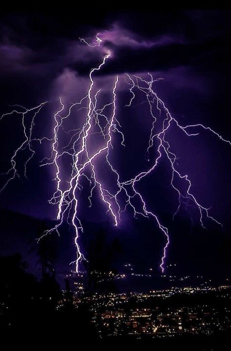 Lightning Bolt Aesthetic, Bolt Aesthetic, Lightning Photos, Storm Wallpaper, Lightning Photography, Purple Lightning, Wallpaper Estetika, Storm Photography, Seni Dan Kraf