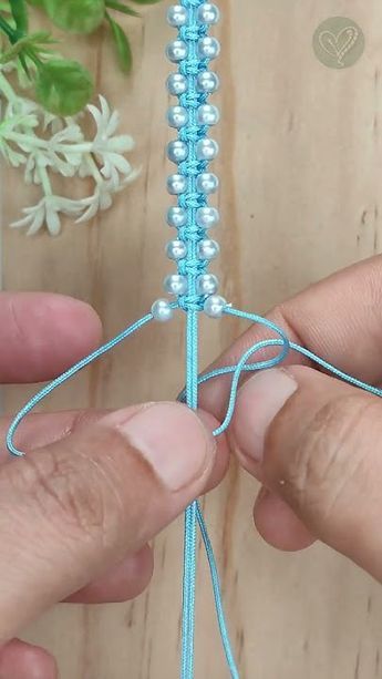 Square Knot With Beads, Stretch Bracelet Knot, Bracelet Square Knot, Square Knot, Jewelry Knots, Bracelet Knots, Knot Bracelet, Macrame Bracelet, Macrame Bracelets