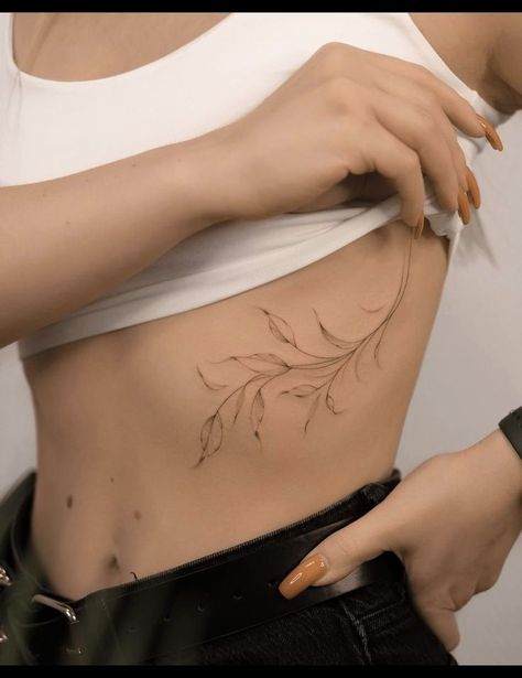 Tattoo Bein Frau, Tattoos Aesthetic, Rib Tattoos For Women, Magic Runes, Torso Tattoos, Tasteful Tattoos, Classy Tattoos, Spine Tattoos, Subtle Tattoos