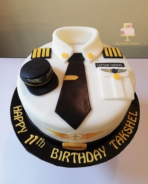 Aviation Themed Cake, Pilot Cake Design, Cake For Pilot, Pilot Cake Ideas, Pilot Birthday Theme, Aviation Cake Ideas, Pilot Theme Cake, Pilot Birthday Cake, India Cakes