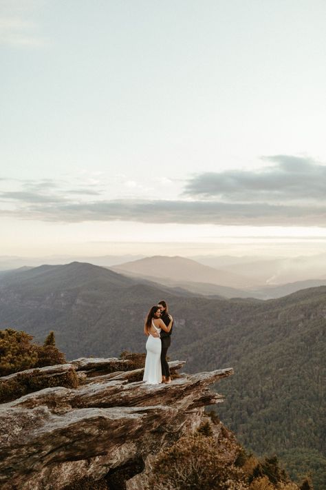 adventurous sunset session at hawksbill mountain with mouthwatering vegan donuts // destination elopement photographer Victoria Selman // epic elopement locations in the smokey appalachian mountains Appalachian Mountains North Carolina, Mountain Wedding Photos, Smoky Mountain Wedding, Wedding Adventure, Vegan Donuts, Earthy Wedding, Sunset Session, Asheville Wedding, North Carolina Mountains