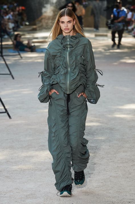 Outdoor Winter Outfit, Reese Cooper, 2023 Menswear Fashion Show, Spring Fashion Chic, Sports Wear Fashion, 일본 패션, Sports Wear Women, Bella Hadid Outfits, Womenswear Fashion