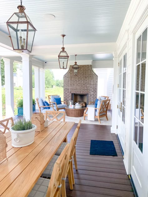 Southern Living Idea House 2021: Louisville KY - House of Hargrove Southern Farmhouse Interior, Parisian Porch, Patio Off Garage, Southern Colonial Homes Interior, Southern Home Exterior, Southern Colonial Homes, Classic Southern Home, Southern Living Rooms, Land Scape Design