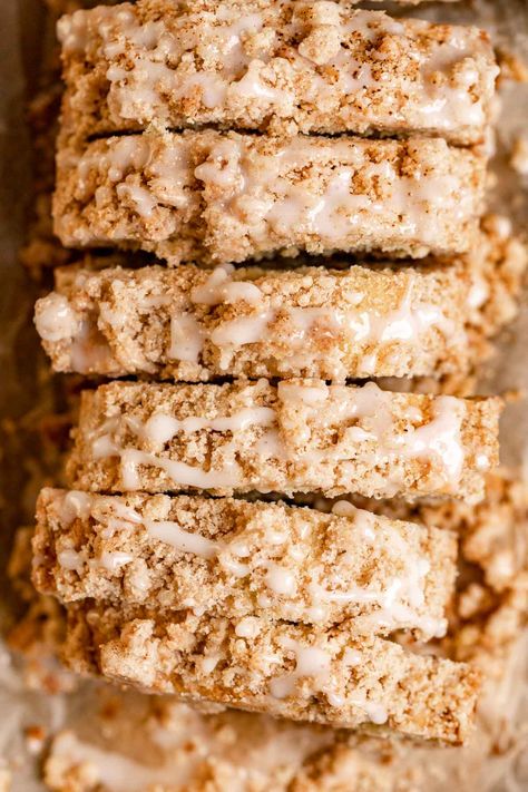 New York Crumb Loaf Cake is a coffee shop favorite on the go. Easy rich coffee cake with a buttery cinnamon crumble and cinnamon center baked in a loaf pan. Bisquick Coffee Cake Recipe, Buttermilk Coffee Cake, Cake Flour Recipe, Monkey Breads, Coffee Cake Loaf, Cinnamon Loaf, Loaf Pan Cake, Crumb Coffee Cakes, Baking Photography