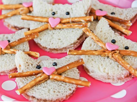 Cat Themed Party, Aristocats Party, Cat Party Favors, Cat Tea Party, Kitty Party Themes, Kitten Birthday Party, Cat Themed Parties, Cat Themed Birthday Party, Kitten Party