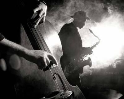 Jazz is the most beatiful musik art ever. It contains funk, musical-fun and the energy to dance and move your body to saxophone-tunes. Delicious for your ears and souls. Arte Jazz, Moonlight Serenade, Jazz Bar, Jazz Art, Jazz Artists, Jazz Club, Jazz Band, Smooth Jazz, All That Jazz