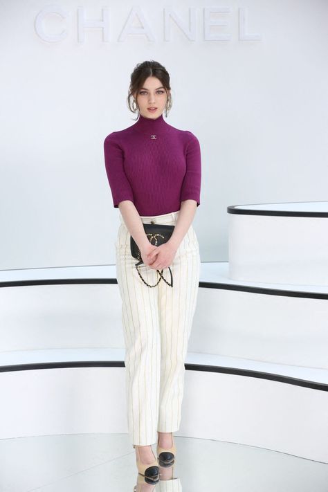 Anamaria Vartolomei - Outfits, Style, and Looks Button Cardigan Outfit, Anamaria Vartolomei, Full Sleeve Crop Top, Creative Outfits, Chanel Fashion Show, Blue Flare Jeans, High Neck Crop Top, French Beauty, Cardigan Outfits