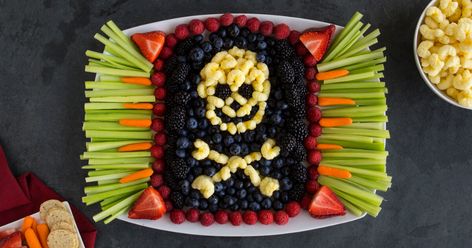 Pirate Fruit Tray, Pirate Veggie Tray, Pirate Snacks, Pirate Week, Pirate Food, Pirate Halloween Party, Kids Pirate Party, Baked Snacks, Smiling Skull