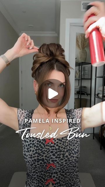 Nichole Ciotti on Instagram: "Here’s a simple tutorial for the iconic Pamela Anderson-inspired messy bun. It focuses on volume, texture, and a playful, undone look 💁‍♀️

Section out your face-framing, if desired. Gather your hair into a high ponytail and secure it with a stretchy hair tie. On the final pull through, flip your ponytail forward and pull it out in the back to create an upside down bun with your ends sitting on top of your head. Pull the bun apart and begin loosely pinning to create the look you want. Lightly mist a texture spray throughout the bun for extra volume and hold. Tame face-framing pieces with a heated round brush and styling cream, if needed.

#hair #hairtutorial #updo #hairstyles" Ponytail With Volume On Top, Updos With Volume On Top, How To Make Messy Bun, High Ponytail Updo, Ponytail Updo Hairstyles, Framing Pieces, Short Hair Updo Tutorial, Ponytail Hairstyles Tutorial, Long Face Haircuts