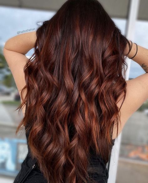 Dark Red Hair Styles, Scarlett Hair, Red Hair Styles, Spring Hair Color Trends, Red Balayage Hair, Dark Auburn Hair, Auburn Balayage, Rambut Brunette, Dark Red Hair