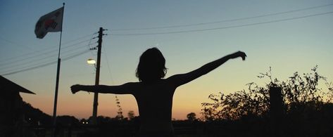 Burning Movie, Blooming Aesthetic, Burning 2018, Square Wallpaper, Film Shots, Shot Film, American Honey, Shots Ideas, 2018 Movies