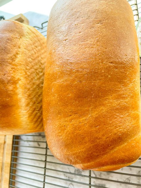 Easy White Bread - A very easy recipe to make White Bread Stand Mixer Recipes Breads, Stand Mixer Bread, Easy White Bread, Stand Mixer Recipes, Homemade Baked Bread, Mixer Recipes, Bread Baker, Jamaican Recipes, 200 Calories