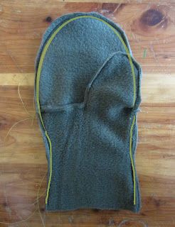 Found Beauty Studio: Super Simple Fleece Mitten Tutorial Fur Mittens Pattern, Northern Vermont, Diy Mittens, Fleece Mittens, Fleece Projects, Handmade Mittens, Fur Mitten, Fleece Hats, Sewing Fleece