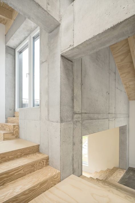 Studio Yonder, Brigida Gonzalez, Stuttgart · HAUS D · Divisare Concrete And Wood Architecture, Wood And Concrete Architecture, Concrete Effect Paint, Wood And Concrete, Concrete Architecture, Wood Architecture, Concrete Wood, Cottage Interiors, Minimalist Architecture