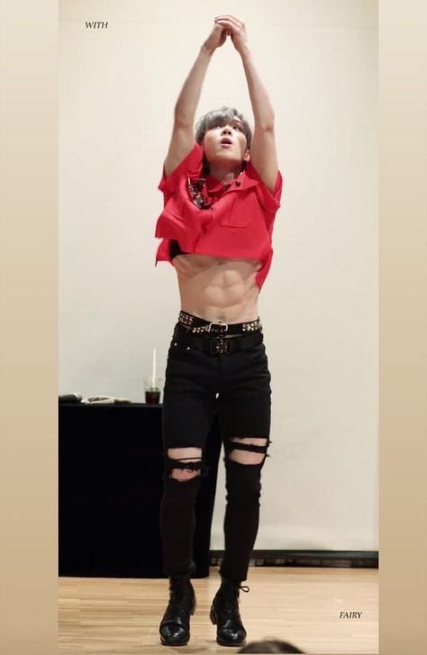 Byeongkwan Ace, Ace Byeongkwan, Kim Byeongkwan, Mens Crop Tops, A.c.e Byeongkwan, Boys In Crop Tops, Mens Crop Top, Superenge Jeans, Perfect Abs