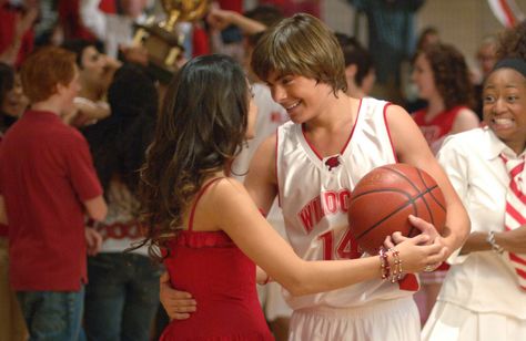 High School Musical Quiz, Gabriela Montez, Musical Quiz, Disney Playlist, Zac And Vanessa, Prom Pictures Group, Basketball Movies, Troy And Gabriella, Zac Efron And Vanessa