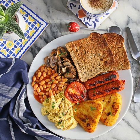 Vegetarian English Breakfast | www.veahero.com English Breakfast Ideas Vegetarian, Vegan British Breakfast, Vegan English Breakfast, Vegetarian Full English Breakfast, English Breakfast Aesthetic, English Breakfast Recipes, English Breakfast Ideas, Healthy English Breakfast, Vegetarian English Breakfast