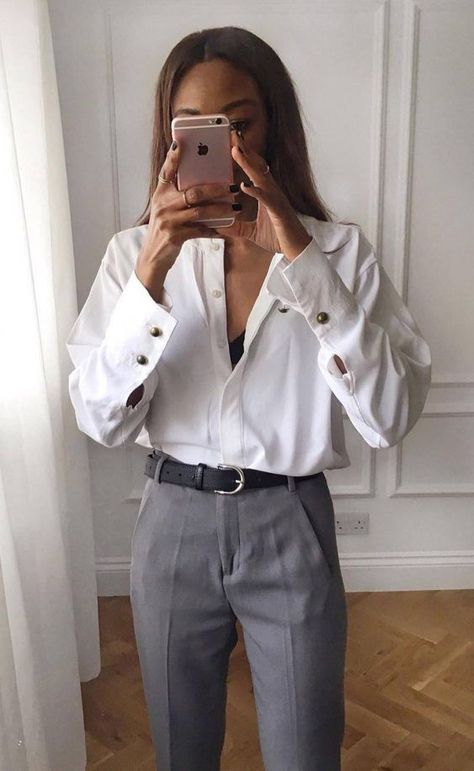 10 Ways To Wear A White Shirt Spring Office Outfits, Corporate Attire Women, Outfits For Spring, Work Outfit Office, Mode Shoes, Lawyer Fashion, Corporate Attire, Office Casual Outfit, Spring Work Outfits