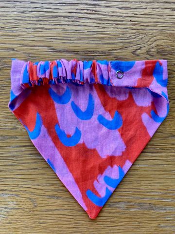 Dog Bandana Sewing Patterns Free, Sewn Dog Bandana, Dog Hankerchiefs Diy, Diy Dog Scarf Bandana, Dog Bandana Scrunchie Pattern, Scrunchie Bandana For Dogs, Snap Dog Bandana Pattern, Dog Scrunchie Bandana, Elastic Dog Bandana Pattern