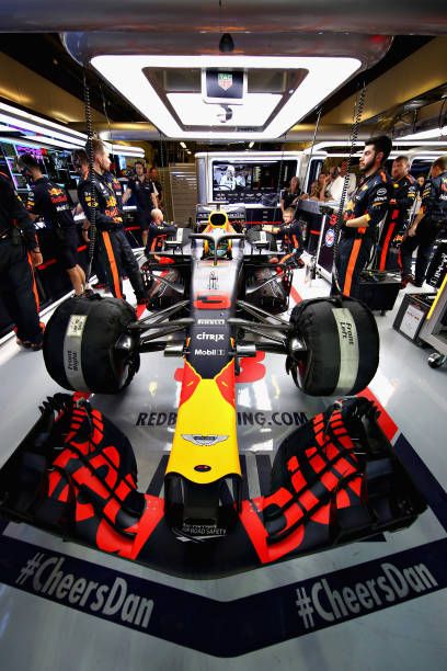 F1 Garage, Colorado Cabins, Red Bull F1, Taehyung Fanart, Garage Interior, Daniel Ricciardo, F1 Racing, Garage Design, Red Bull Racing