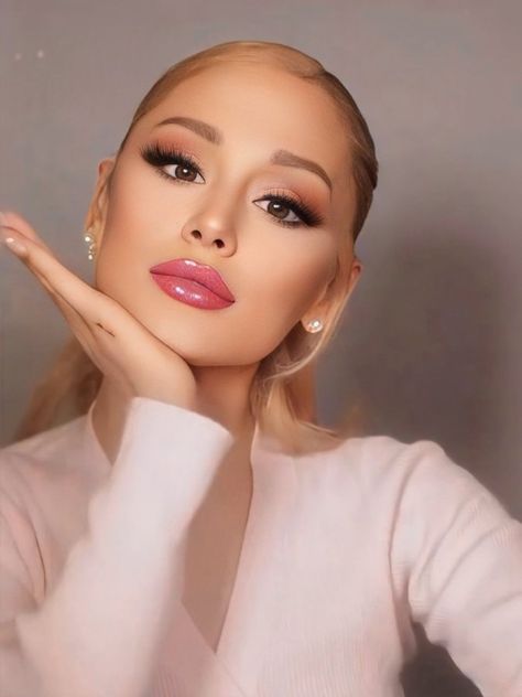 Ariana Grande Lips, Demi Lovato Makeup, Face Symmetry, Instant Pots, Makeup 2023, Ariana Grande Makeup, Ariana Grande Background, Ariana Grande Hair, Concert Makeup