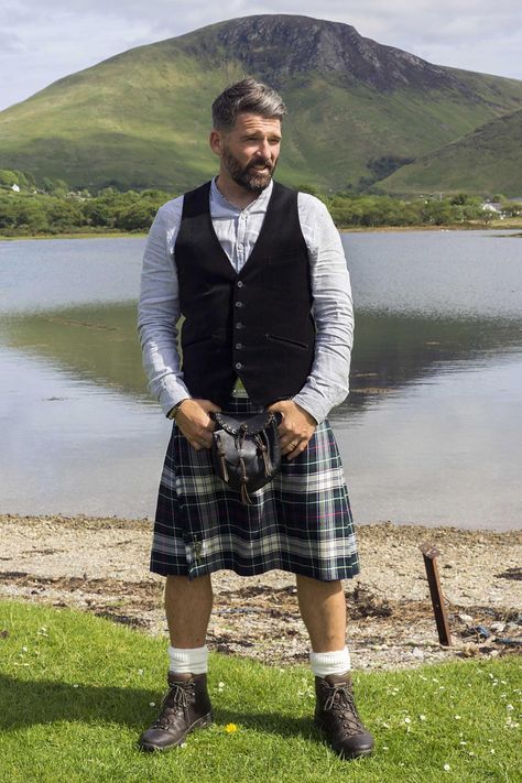 Groom style: It’s so hard to find casual kilt looks for weddings. This is close to what I am thinking. Kilts Men, Kilts For Men, Scottish Men, Scotland Men, Scotland Kilt, Scottish Dress, Scottish Man, Irish Fashion, Kilt Outfits