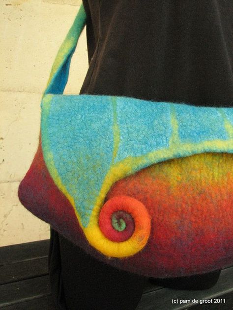 gorgeous felt bag: Spiral Bag, Felted Bags, Felt Bags, Felted Handbags, Wet Felt, Creation Couture, Nuno Felting, Felt Bag, Wet Felting