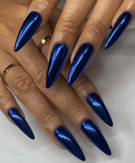 Royal Blue Stiletto Nails, Blue Chrome Nail, Nails Royal Blue, Trendy Fall Nail Designs, Powder Glitter Nails, Blue Stiletto Nails, Blue Chrome Nails, Blue Coffin Nails, Chrome Nail Art