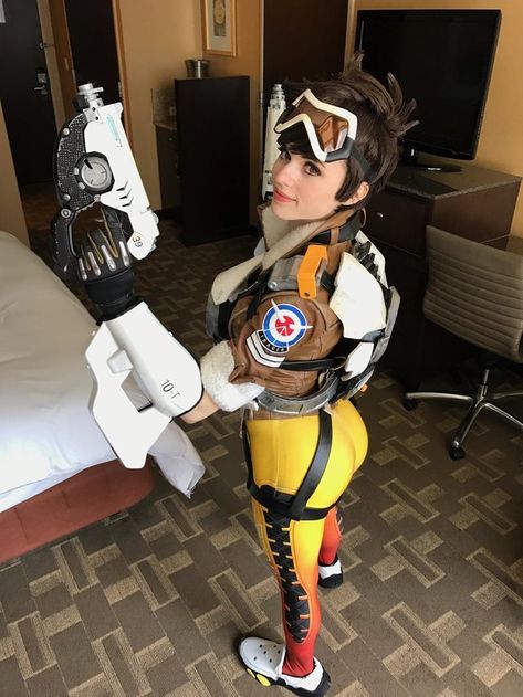 Tracer Cosplay, Tracer Overwatch, Funny Cosplay, Overwatch Tracer, Overwatch Cosplay, Video Game Cosplay, Jessica Nigri, Overwatch Fan Art, Epic Cosplay