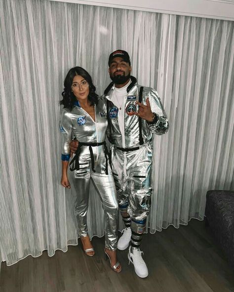 Astronaut Couple Costume, Alien Outfit, Astronaut Couple, 2022 Costumes, Carnaval Outfit, Space Costumes, Astronaut Costume, Astronaut Party, Space Dress