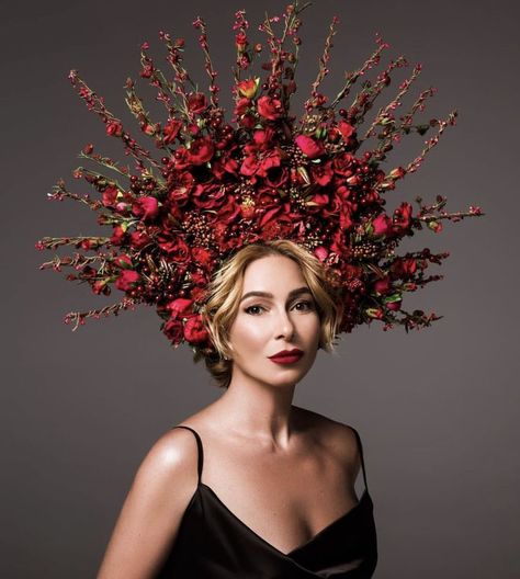 Feather Headpiece Diy, Mexican Halloween Costume, Derby Hats Diy Ideas, Autumn Goddess, Dark Fantasy World, Rose Headpiece, Floral Headdress, Flower Costume, Headpiece Diy