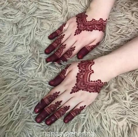 Corak Inai, Hand Mehndi Design Simple, Front Hand Mehndi Design, Chinese Kimono, Simple Mehendi, Mehndi Design Simple, Front Hand Mehndi, Inai Pengantin, Eid Mehndi