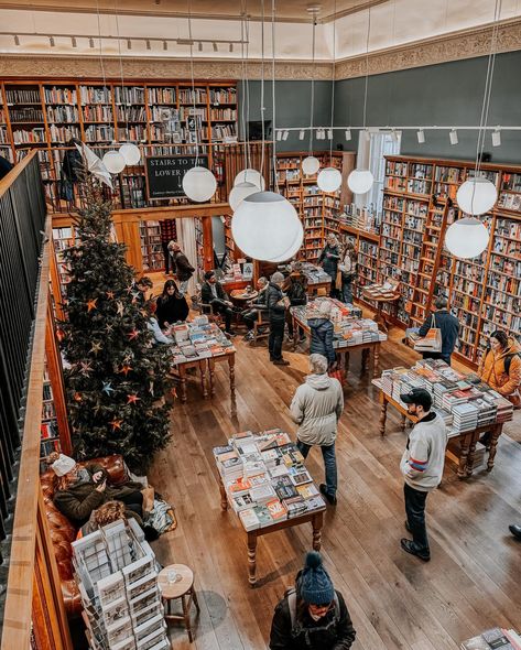 Bookstore Christmas, Christmas Bookstore, Dream Bookstore, Library Christmas, New England Christmas, Happy December, A Ladder, Christmas Book, Christmas Display