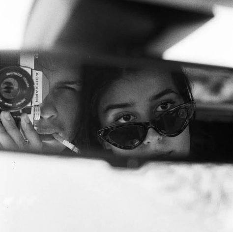 Couple In Car, Car Engagement Photos, Black And White Couples, Couple Picture, Wedding Couple Poses Photography, Photo Vintage, Engagement Photo Inspiration, Photo Couple, Couples Poses For Pictures