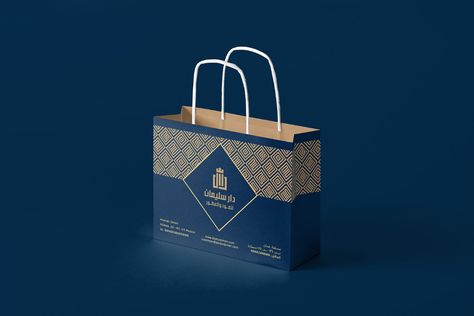 Dar Suliman l Identity design l Oud & perfume on Behance Perfume Branding, Luxury Box Design, Luxury Paper Bag, Arabic Perfume, Perfume Logo, Shopping Bag Design, Chocolate Packaging Design, Paper Bag Design, Luxury Packaging Design