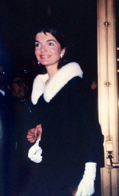 Jacqueline Lee Bouvier Kennedy Onassis Jacqueline Onassis, Aristotle Onassis, Jackie O Style, Jackie Onassis, Mid Century Fashion, Jackie O, Southampton, Scarlett Johansson, First Lady