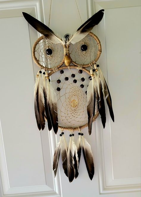 Owl Dream Catcher Diy, Dreamcatcher Display Booth, Dream Catcher Diy Easy How To Make, Homemade Dream Catchers, Beaded Dreamcatcher, Owl Dreamcatcher, Scratch Paper Art, Dreamcatcher Diy, Owl Dream Catcher