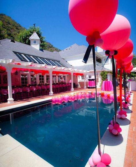 Pink Bridal Shower by the pool Pink Decorations, Bachelorette Pool Party, Wedding Pool Party, Party Swimming Pool, Pool Pool, Pool Party Decorations, Fiesta Tropical, Pool Birthday, Cool Swimming Pools