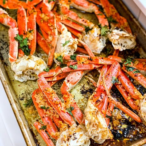 Spicy Garlic Crabs Legs Spicy Crab Legs Recipe, Garlic Crabs Recipe, Snow Crab Legs Recipe Boiled, Snow Crab Legs Recipe Baked, Crab Leg Recipes Boiled, Garlic Crab, Crab Legs Recipe, Snow Crab Legs, Seafood Dish Recipes