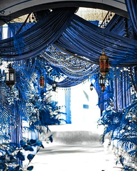 Sangeet Ideas, Sangeet Decor, Wedding Directions, Ceiling Draping, 2024 Inspiration, Blue Ceilings, Peacock Theme, Marriage Decoration, Wedding Entrance