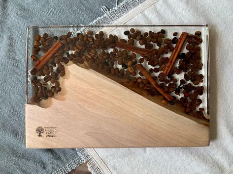 Natural Edge Wood, Resin And Wood Diy, Walnut Tree, The Crafts, Different Types Of Wood, Wood And Resin, Chopping Block, Diy Epoxy, Epoxy Resin Wood