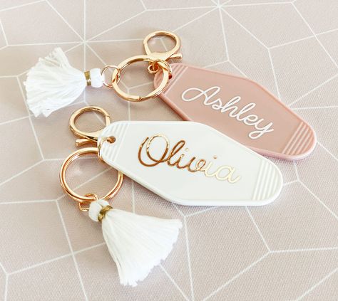 Retro Motel Keychain, Keychain With Name, Retro Motel, Gift Ideas Personalized, Bridesmaid Gift Ideas, Best Bridesmaid Gifts, Tropical Gifts, Motel Keychain, Keychain Gifts