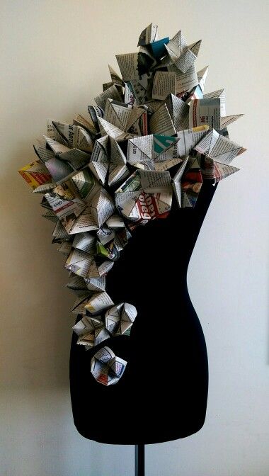 Art work, paper sculpture, abstract, paper art, origami Fashion Origami, Mode Origami, Sculpture Fashion, Origami Architecture, Origami Ball, Origami Fashion, Sculptural Fashion, Paper Fashion, Origami Box