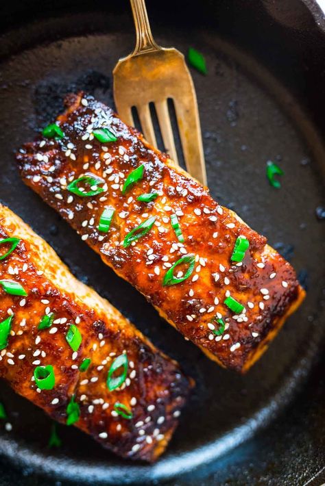 Soy Ginger Salmon {Fast, Healthy Asian Salmon Recipe} – WellPlated.com Soy Ginger Salmon, Simple Baked Salmon, Asian Salmon Recipes, Soy Ginger, Asian Salmon, Ginger Salmon, Salmon Marinade, Honey Salmon, Honey Baked Ham