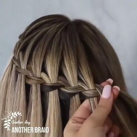 Easy Braided Hairstyle, Hair Style Vedio, Long Hair Tutorial, Braided Hairstyle, Hair Braid Videos, Waterfall Braid, Peinados Fáciles Para Cabello Corto, Front Hair Styles, Short Hair Tutorial