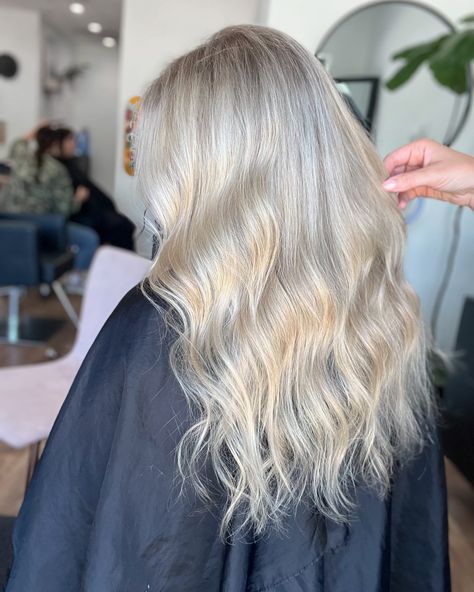 ✨ Bold Blondes Are My Thing ✨ When your blonde waves catch the light just right… 😍 That perfect blend of icy tones and soft dimension makes all the difference! 🤍 Whether you’re craving a subtle touch of brightness or a major transformation, I’ve got you covered. Swipe to see the angles of this Blonde and save this for your next salon inspo! 💇‍♀️👇 Comment below if you’re ready for your own blonde elevation! ⚡️ And tag a friend who needs this in their life 💁‍♀️. Let’s keep your hair looking... Blonde Waves, Tag A Friend, Blonde, Let It Be, Hair